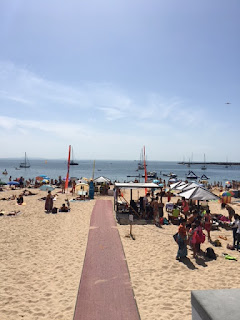 Praias de Cascais - uma a uma para saber qual escolher! faixa na praia para levar cadeirantes