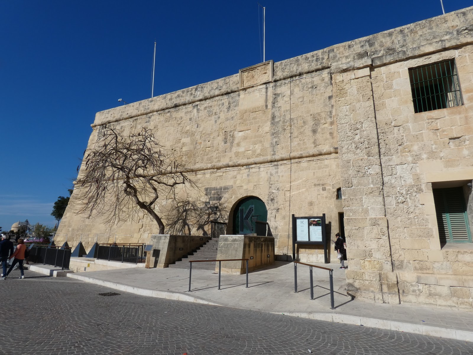 Viajar e descobrir Malta La Valletta St James Cavalier