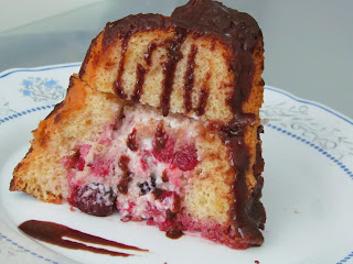 Guguluf umplut /  Filled cake