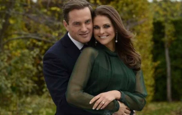 Princess Madeleine put a new photo to her Facebook with announcement of wedding date