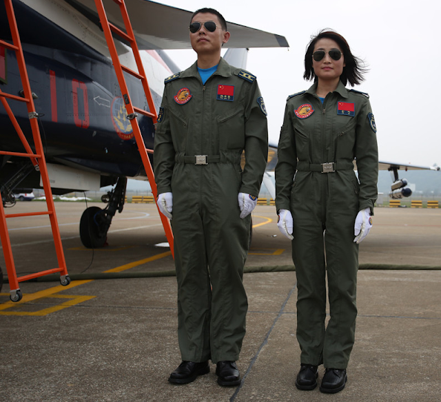 النساء في جيوش العالم  - صفحة 2 Chinese%2BPLAAF%2Bwomen%2BJ-10%2Bfighter%2Bpilots%2Bmake%2Bdebut%2B3