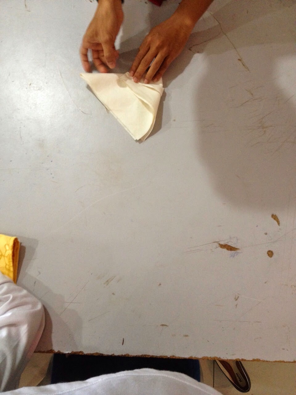 OneOhOne FnB Banana Napkin folding