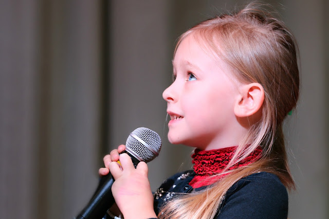 Make Money as an Entertainer How To Make Money Fast As A Kid - Entertaining the kids at events