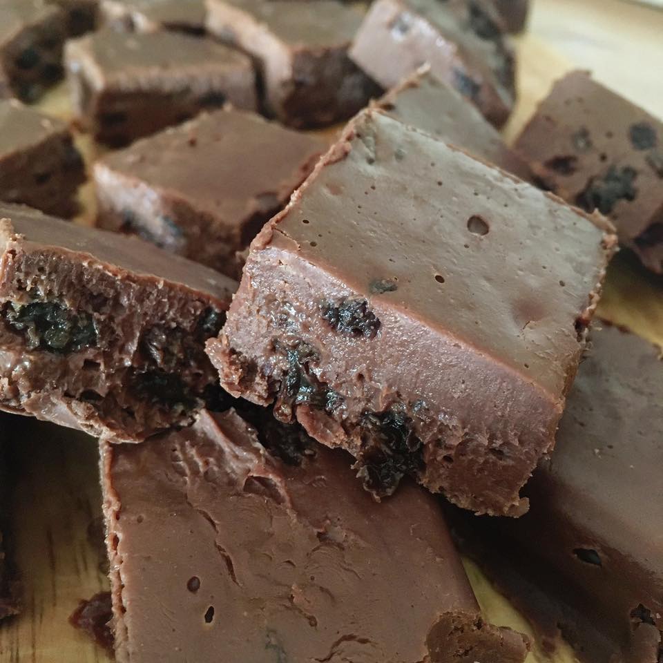 MATTYB BAKES BOOZY CHOCOLATE AND RAISIN NO FUSS FUDGE