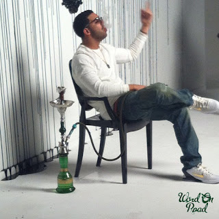Drake fumando cachimba