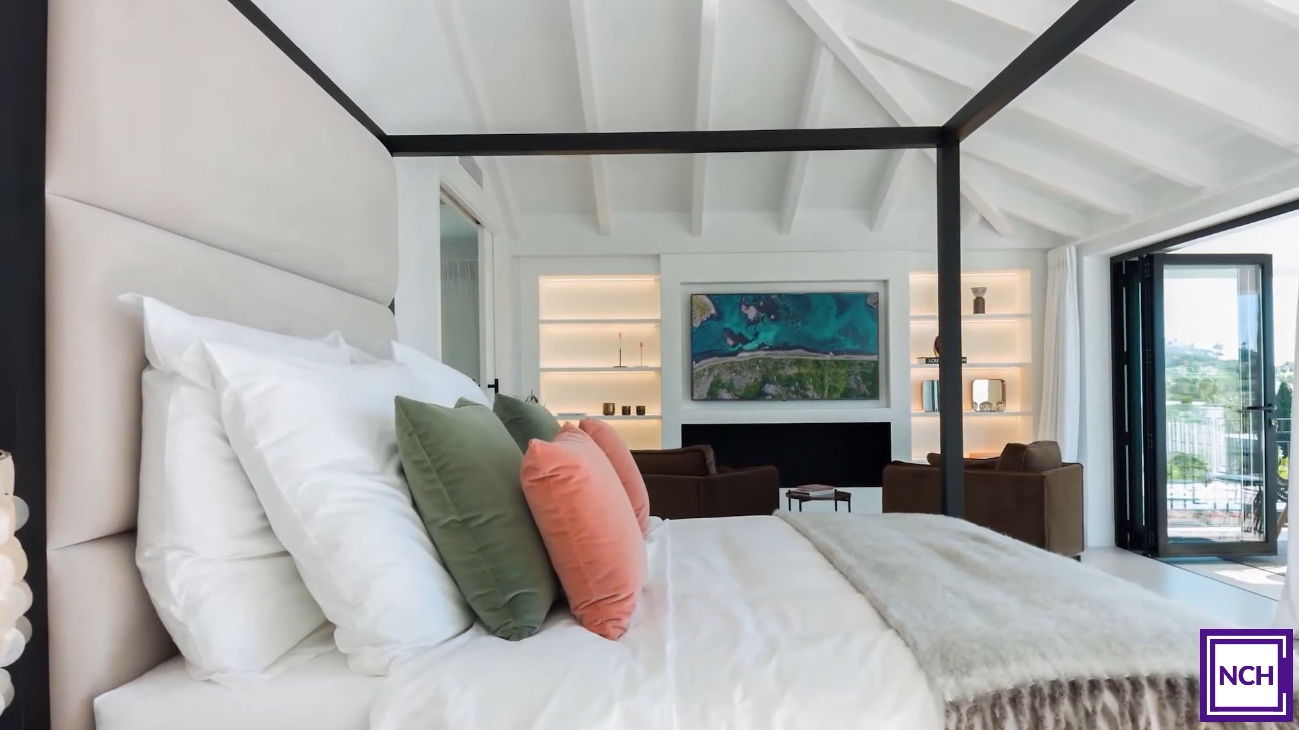 26 Photos vs. Contemporary Elegant Villa in Nueva Andalucía, Marbella - Luxury Home & Interior Design Tour 26 Photos vs. Contemporary Elegant Villa in Nueva Andalucía, Marbella - Luxury Home & Interior Design Tour