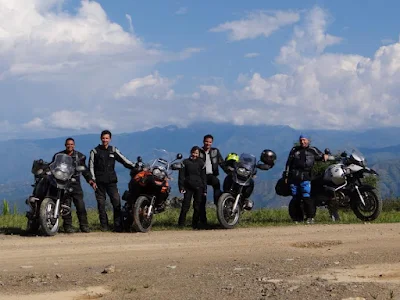 En la carretera de Caicedo