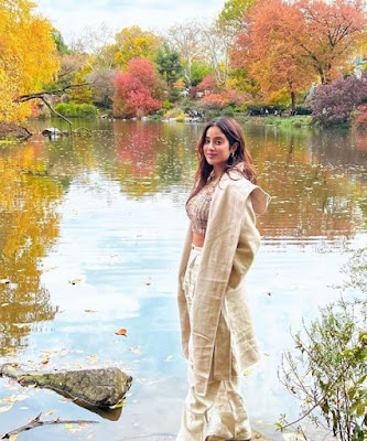 Janhvi Kapoor shared season’s greetings from NYC with these snaps