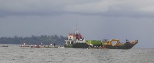 Kapal Bermuatan Alat Tambang Dihadang Warga Pulau Bangka