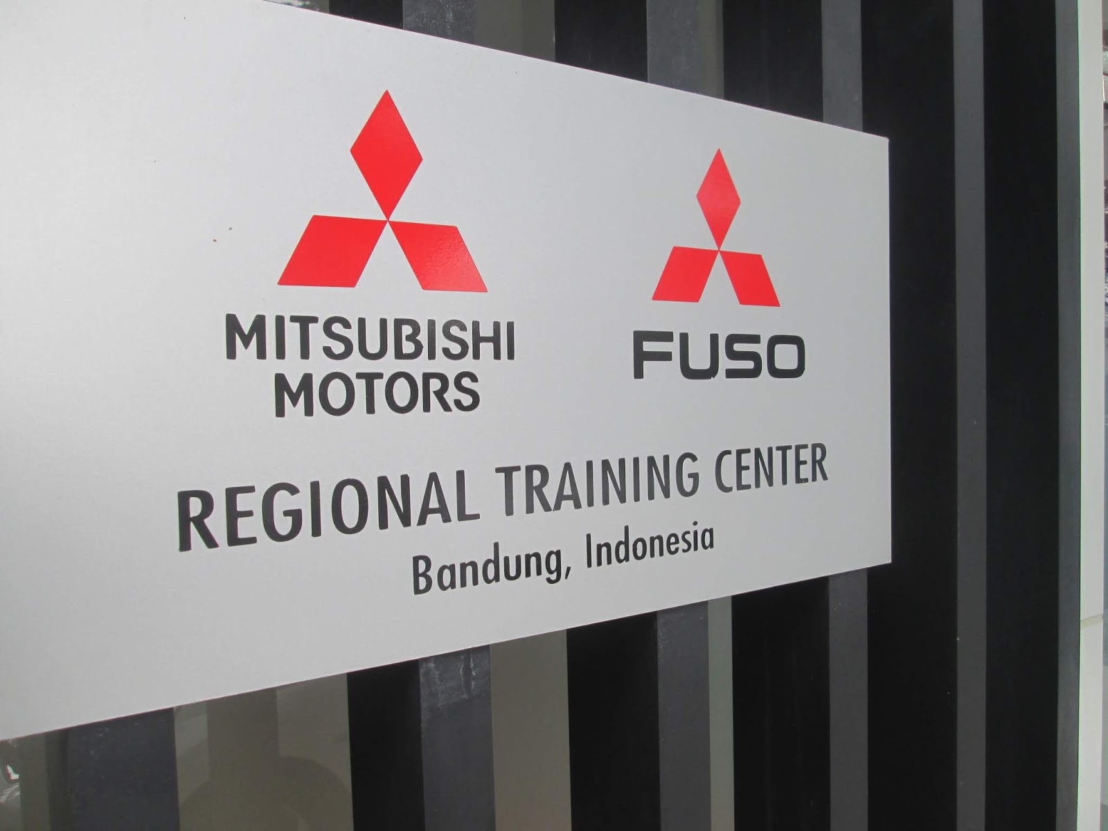 Review Training Center Mitsubishi KRTC Bandung lks otomotif