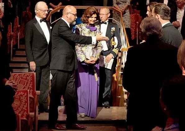  Queen Silvia is wearing sequin blazer and pleated maxi skirt