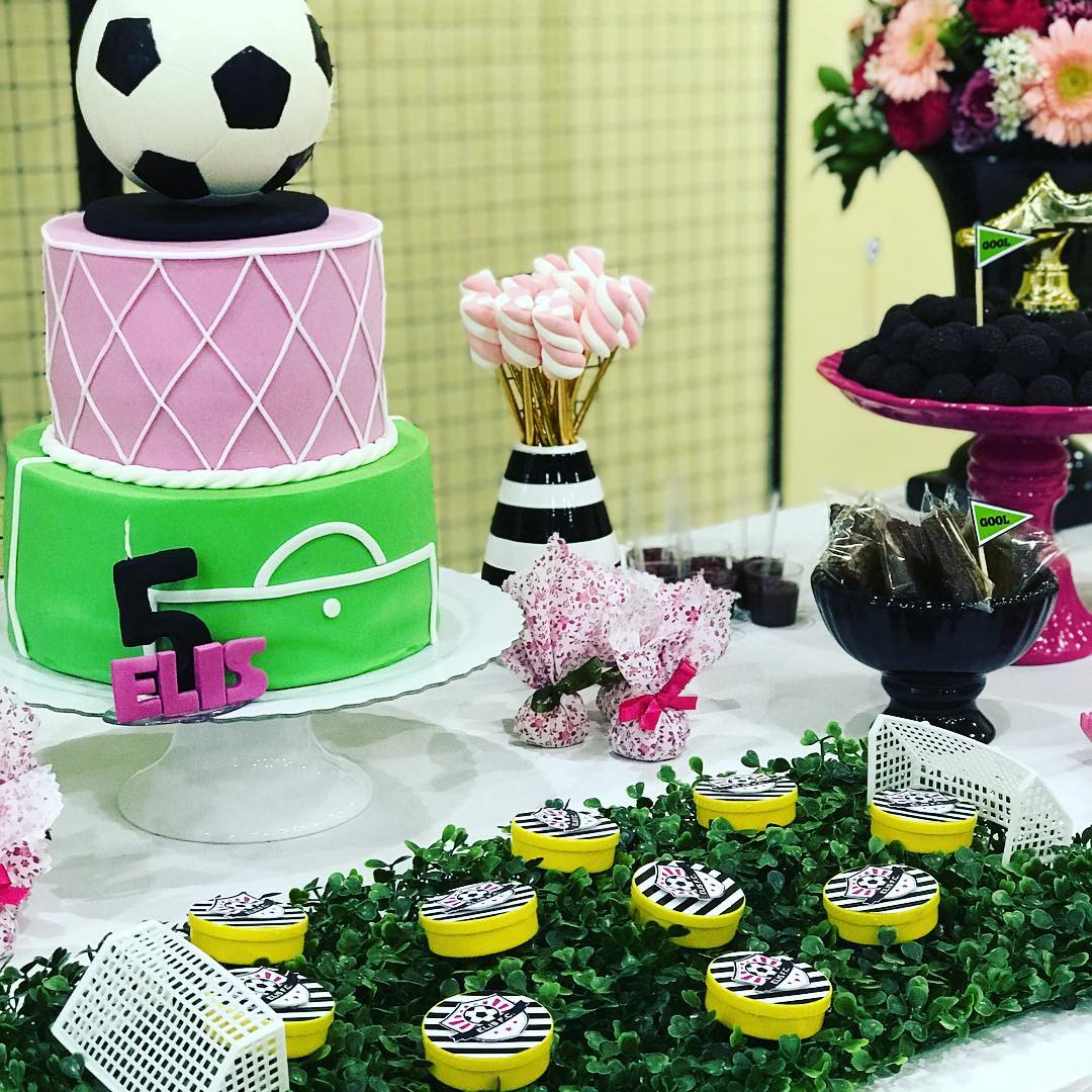 Festa de aniversário com futebol e cor de rosa! — Guia Tudo Festa