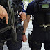 Δεκάδες πάνοπλοι αστυνομικοί της ΕΚΑΜ έκαναν έφοδο σε σπίτια και καταστήματα στα Εξάρχεια