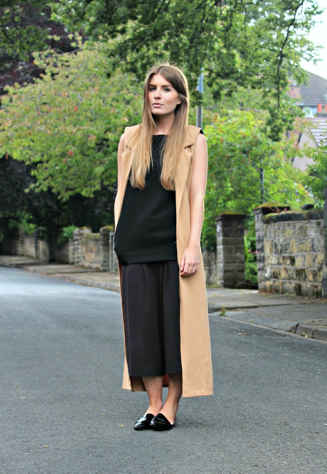 Outfit: Camel Sleeveless Duster | Style Trunk