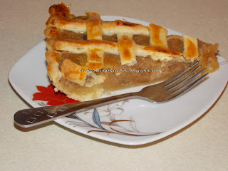 Tarta cu mere, stafide si nuci
