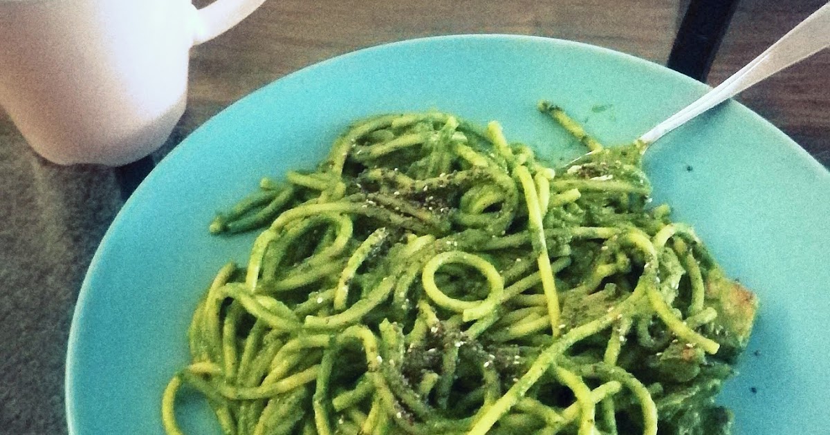 Vegan glutenfree spinach spaghetti with chia seeds