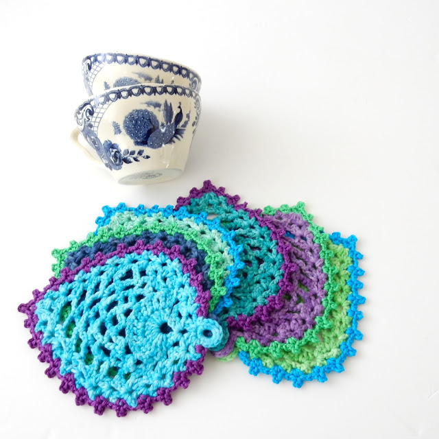 free crochet pattern coaster peacock feather thecuriocraftsroom the curio crafts room