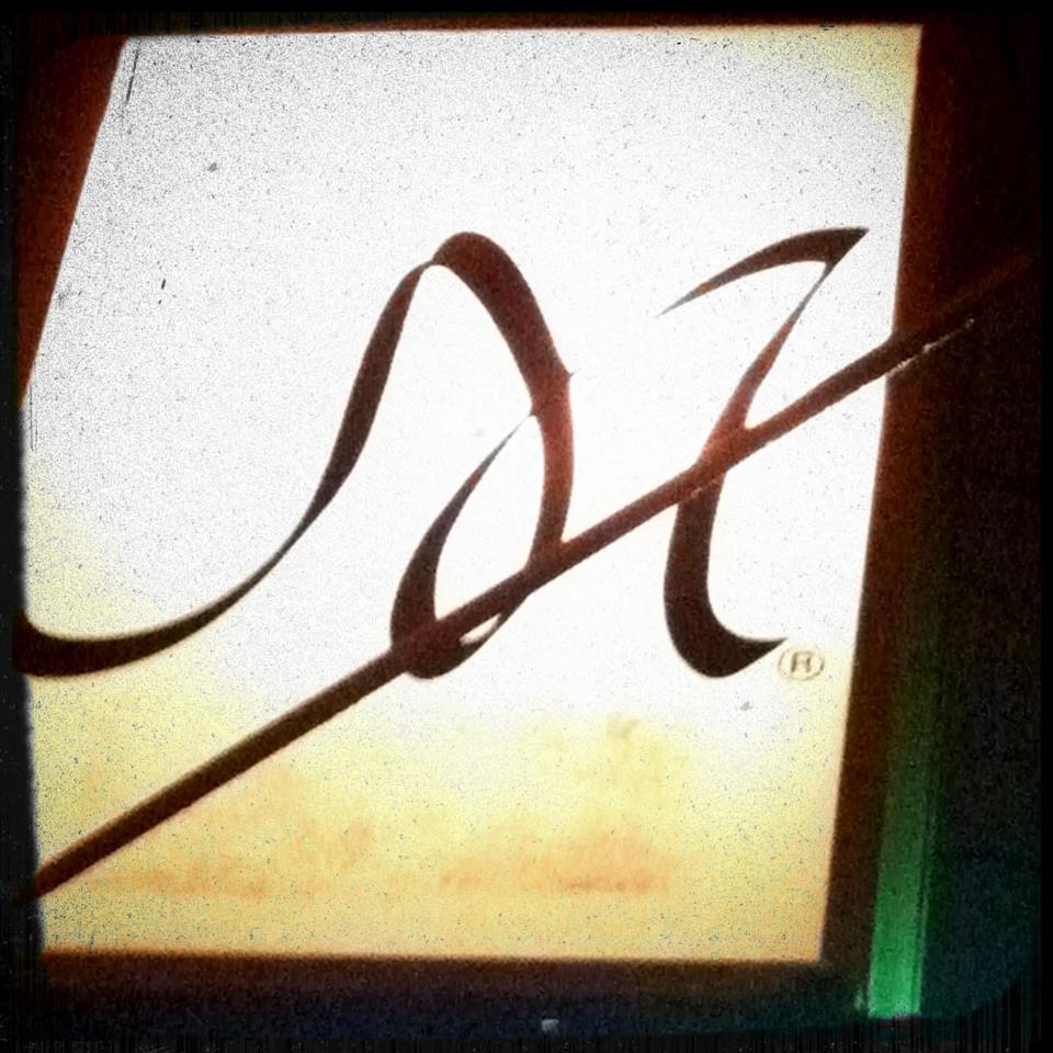 Epicurean Enthusiast le Bistro Montage