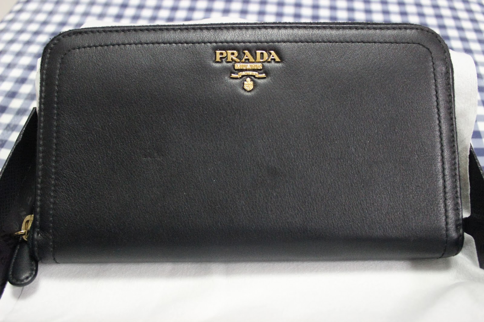 Reney's Selling secondhand prada wallet (black)