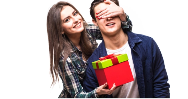 इस बार अपने पति के बर्थडे को बनाइये खास, दीजिये उन्हें ये एक्साइटिंग