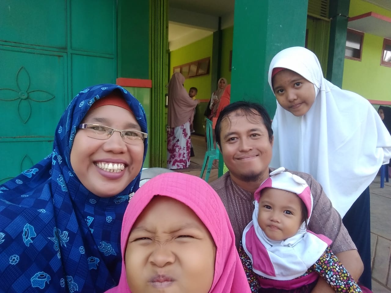 Melepas Anak Masuk Pondok Pesantren Keluarga Nawra