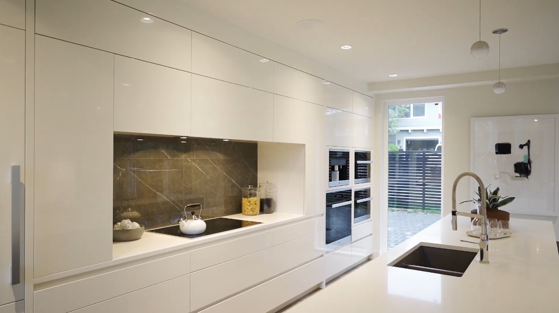 39 Interior Design Photos vs. 2710 Crescentview Dr, North Vancouver Luxury Home Tour