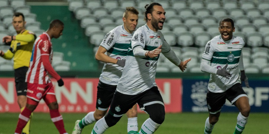 Bia Zaneratto anota golaço, Palmeiras vence o Santos e conquista o