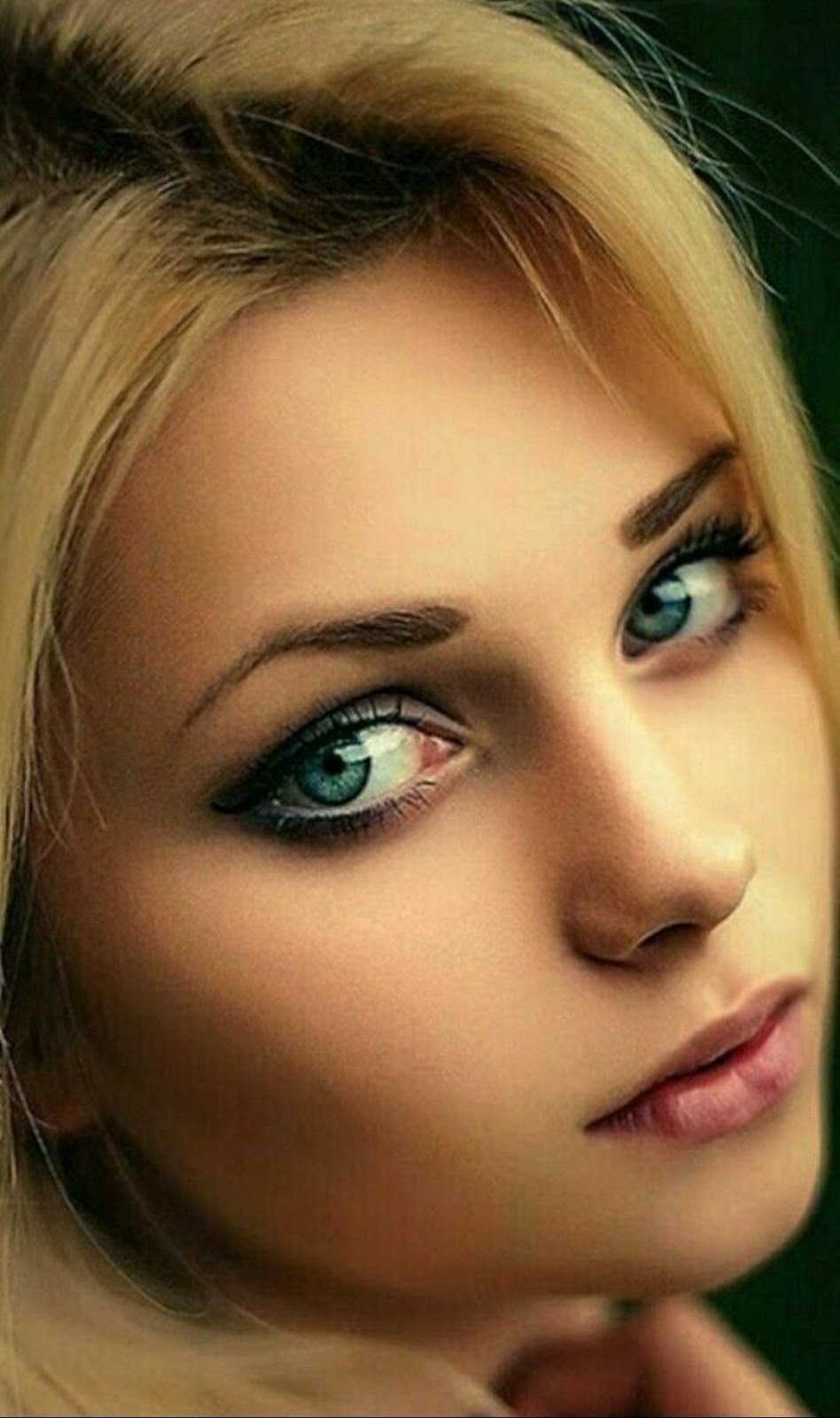 Красивая девушка с зелеными глазами. Красивые глаза. Зелёные глаза. Девушка с зверинимы глазами. Левушка с щелеными глазсми.