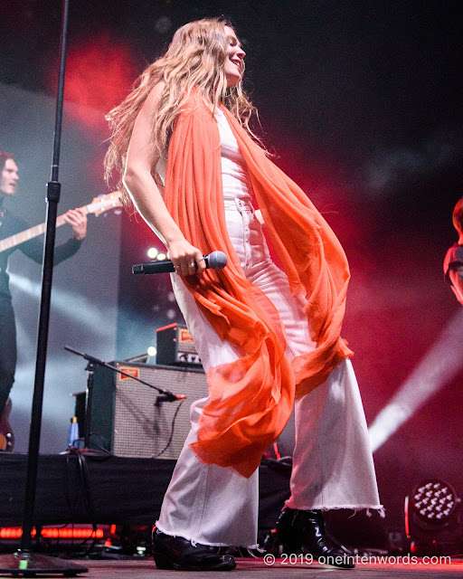 Maggie Rogers at Echo Beach on July 31, 2019 Photo by John Ordean at One In Ten Words oneintenwords.com toronto indie alternative live music blog concert photography pictures photos nikon d750 camera yyz photographer