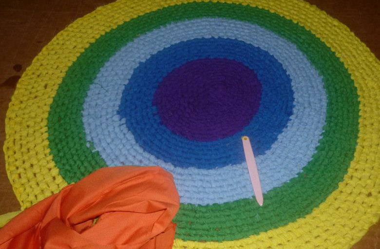 Snug As A Bug - Self confessed craft addict: 'Toothbrush' rug making ...