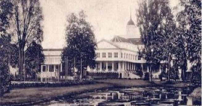 KRITIK ARSITEKTUR - ISTANA BOGOR