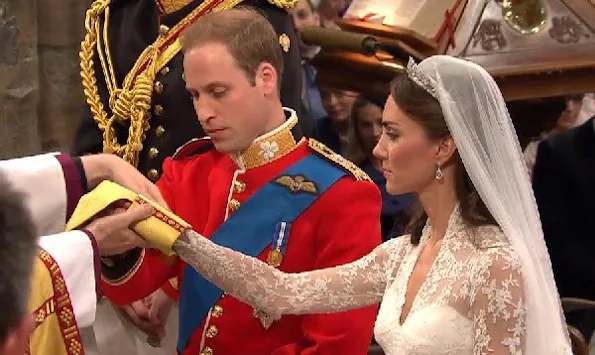 Prince William, married with Kate Middleton, wedding dress, diamond rings