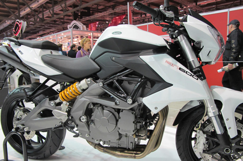 EICMA 2012: New 4 Cylinder Engine With 600cc Benelli BN 600 And C 250 ...