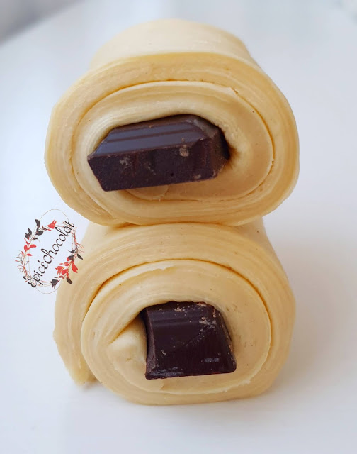MES TOUT PREMIERS PAINS AU CHOCOLAT
