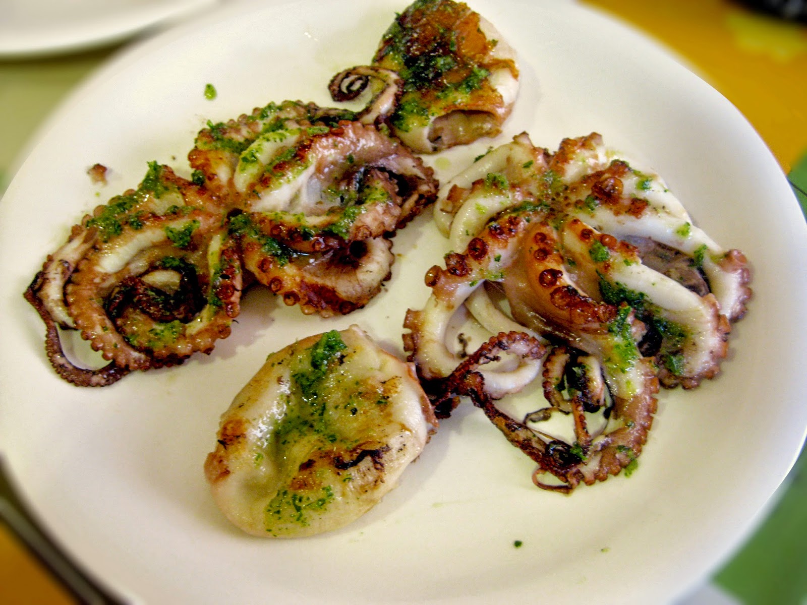 Pucheros y sartenes: Pulpito a la plancha con salsa verde y raspadura