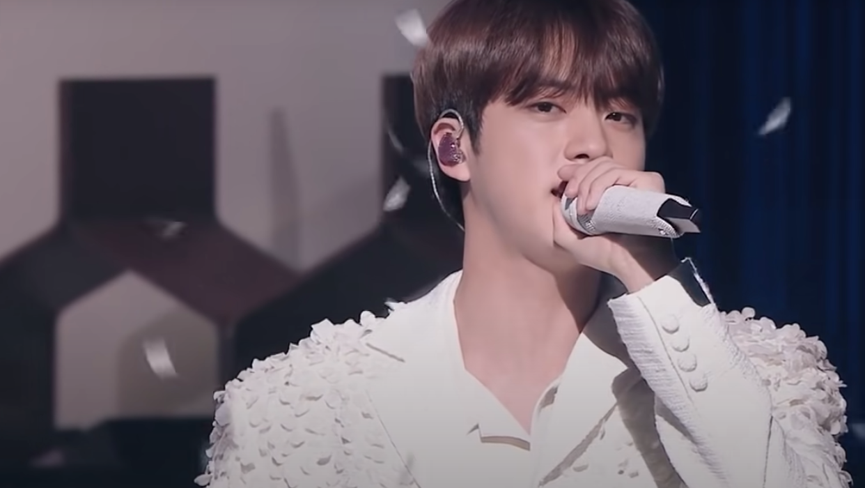 Micrófonos de BTS ¿de qué color es cada uno? BA NA NA Noticias de K