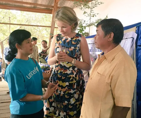 Queen Mathilde visited the Vat Phou temple south of Pakse. Queen Mathilde in a new colourfur print dress on the final day in Laos