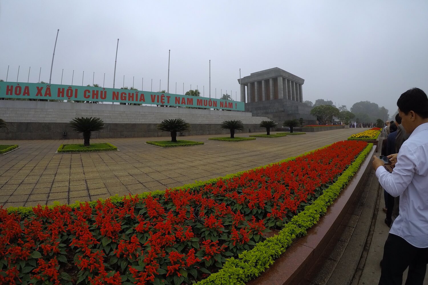 ho chi minh mausoleum line