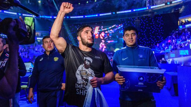 Wrestler russo é suspenso por quatro meses por usar camisa de teor político  em campeonato mundial - Surto Olímpico