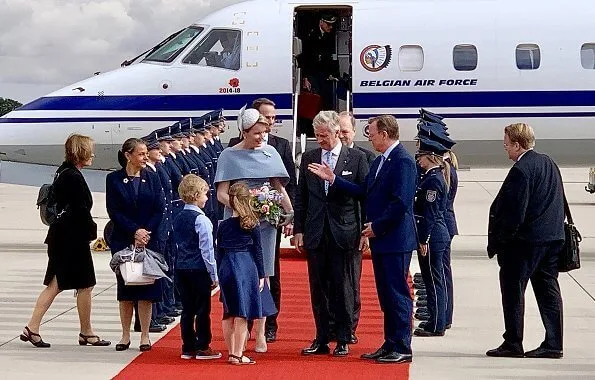 Queen Mathilde wore Natan grey cape dress. Thuringia and Saxony-Anhalt states of Germany. Erfurt-Weimar airport