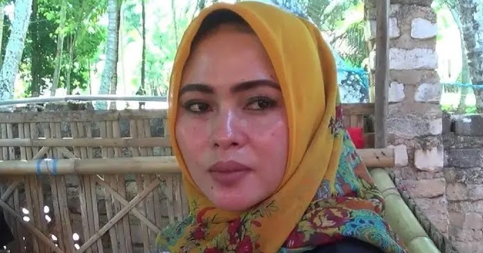 Viral Penjual Rujak Mirip Syahrini Di Sumenep Rujaknya 4 Jam Habis Terjual Tagar Berita