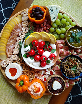 Uma tábua caprichada para receber as amigas na hora do almoço