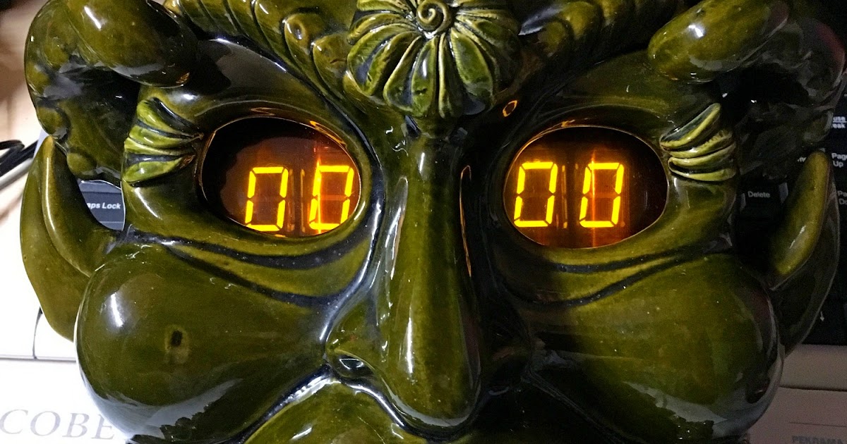 Часы сатир. Малахит в бронзе. Часы в виде черта. Часы маска ссср. Часы сатир.