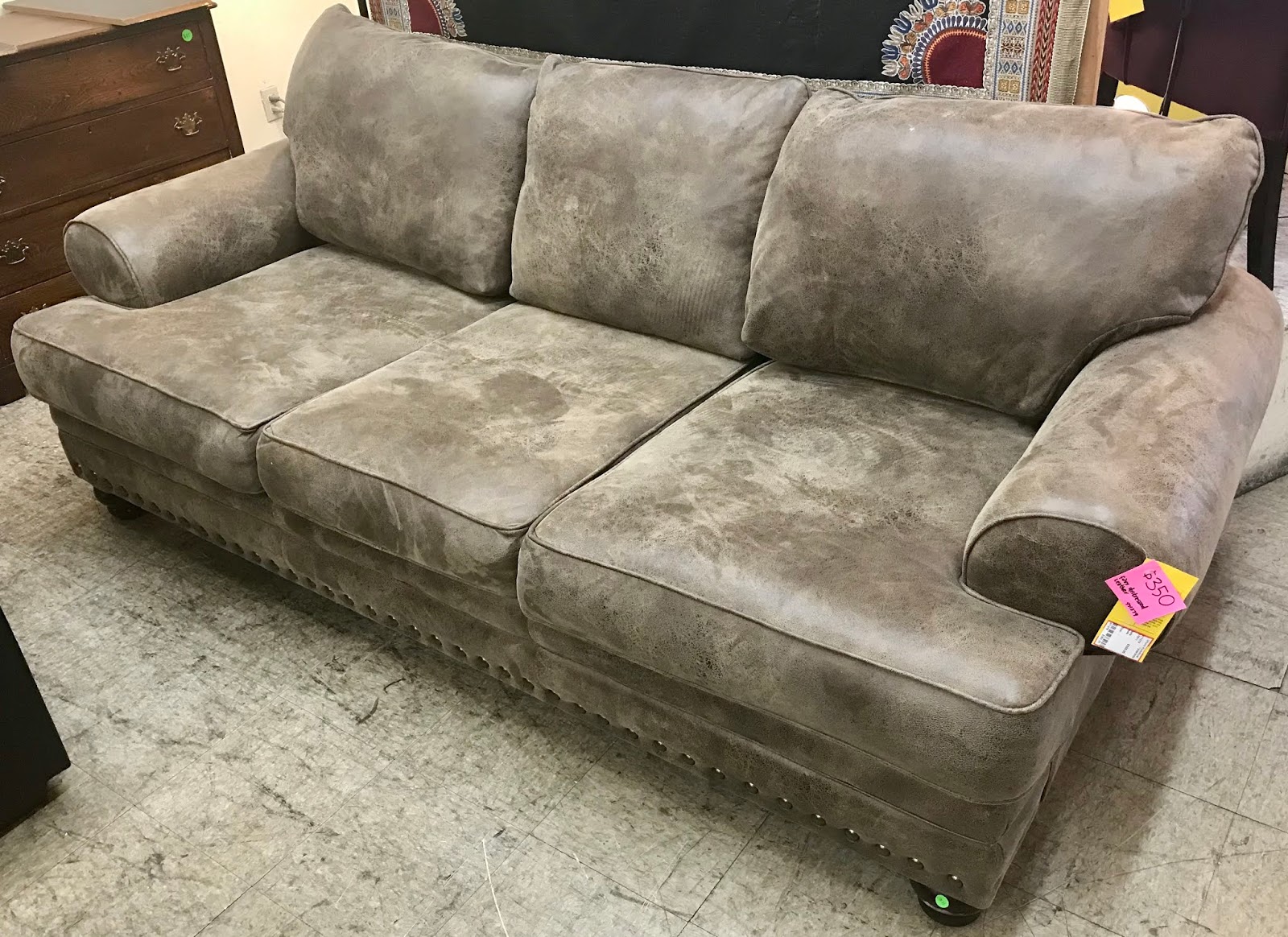 Uhuru Furniture & Collectibles 471379 Faux Distressed Leather Sofa