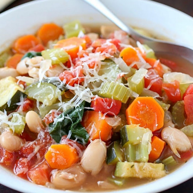 HEALTHY TUSCAN VEGETABLE SOUP