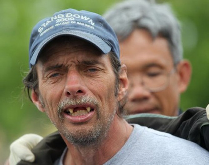 Картинка беззубый бомж