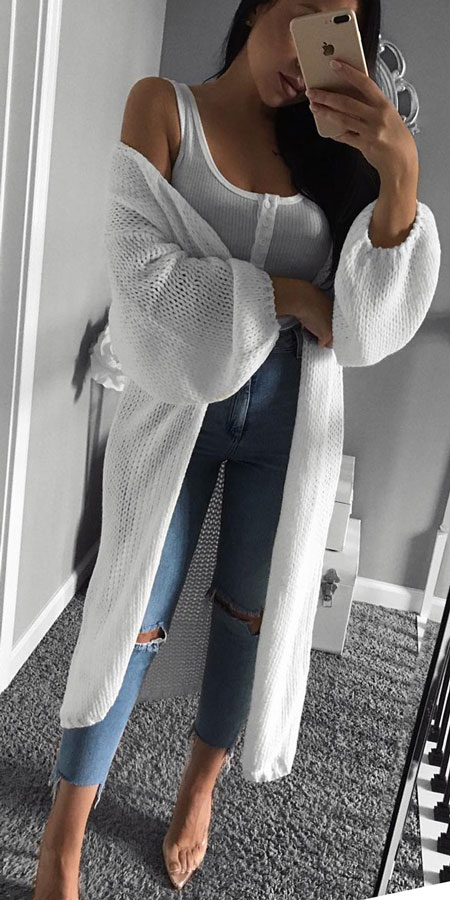 Searching for coats for winter? Find womens fall coat + winter outfits coat + coat style. | 35+ Cute Coat Outfits for Every Day of the Month. Winter Coats Women via higiggle.com #coats #winteroutfits #winterstyle #fashion