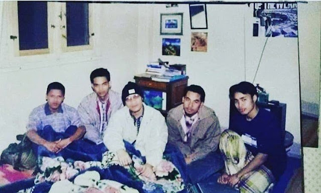 10 Potret Gagah Masa Muda Ustadz Abdul Somad, Gigih Menimba Ilmu Hingga Benua Afrika 10 Potret Gagah Masa Muda Ustadz Abdul Somad, Gigih Menimba Ilmu Hingga Benua Afrika