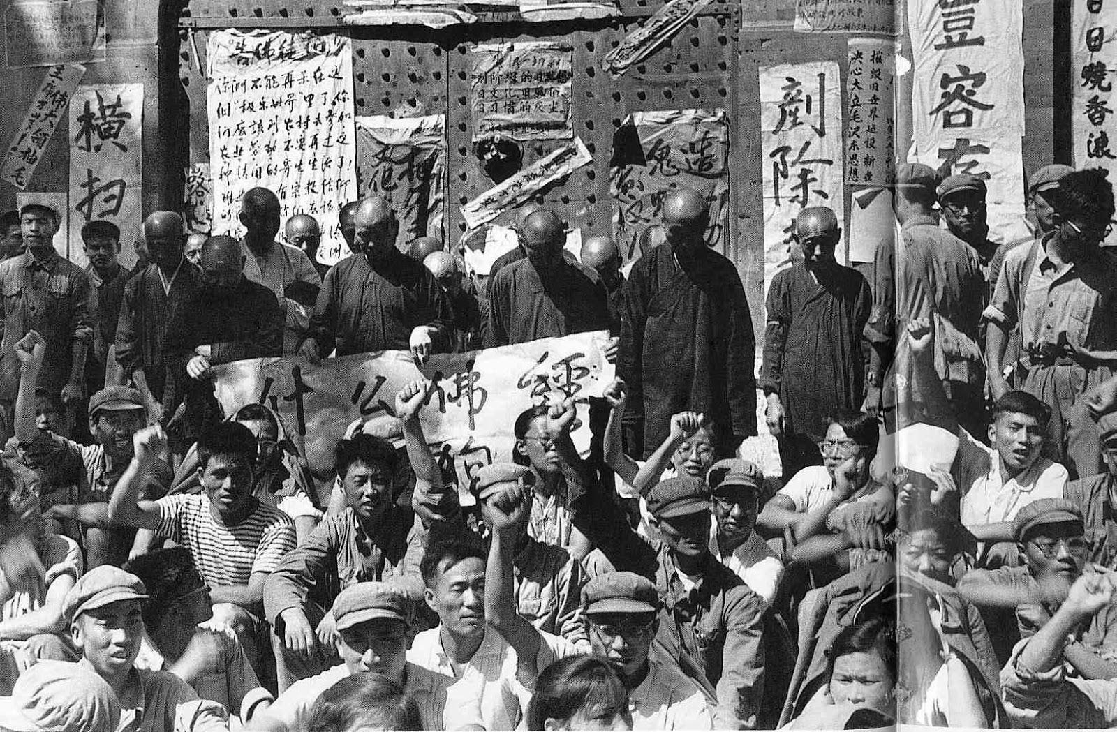 Большой скачок культурной революции. Мао Цзэдун хунвейбины. Культурная революция Мао Цзэдуна. Культурная революция Китай 1966. Национальная революция в Китае 1925.