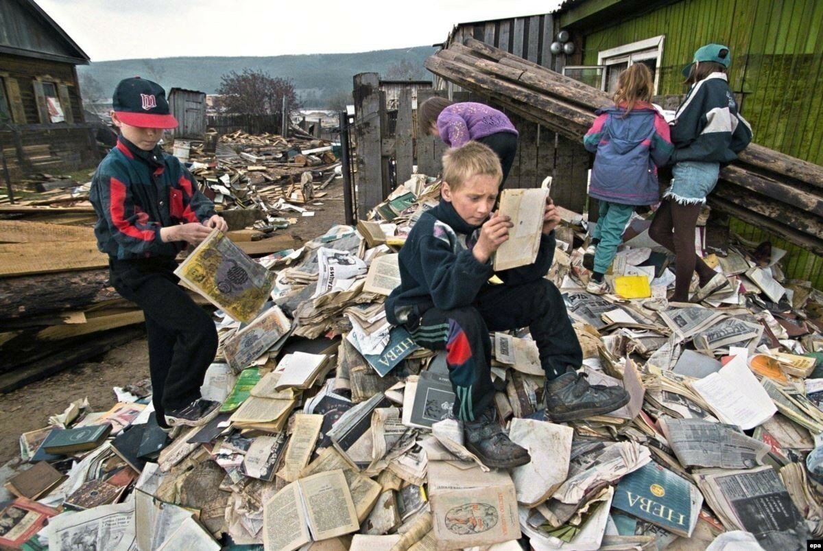 Уровень жизни и бедность. Нищета в России. Богатые и бедные дети. Бедные дети России. Бедность в России дети.